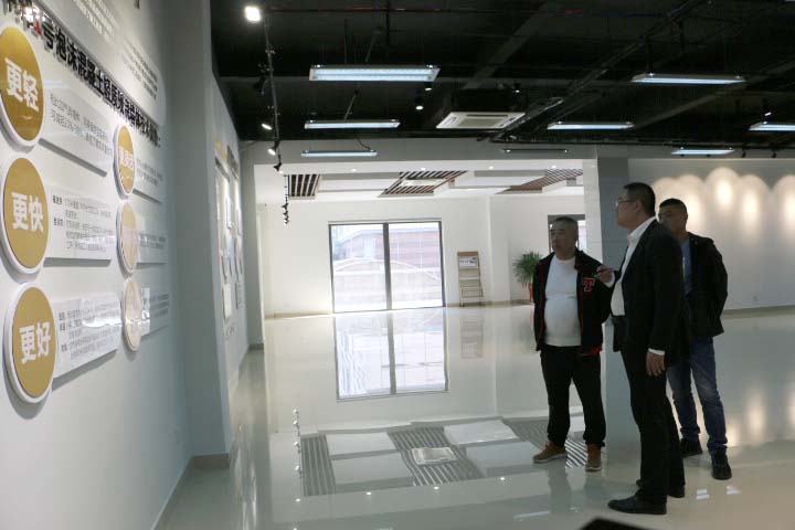 熱烈歡迎青島錦富置業(yè)領(lǐng)導(dǎo)蒞臨我司進行考察指導(dǎo)工作